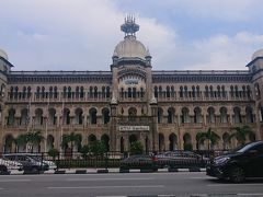 クアラルンプール駅と道を挟んだ向かい側にもコロニアル建築。


▼マレー鉄道事務局ビル(Malayan Railway Administration Building)
イギリス人建築家・A.B.ハバック設計。
インド・サラセン様式。ムーア様式。
