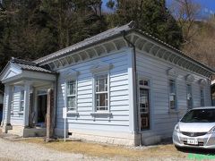 【山の歴史館】
1900年築、その後移築、1990年復元。
旧妻籠宿本陣跡地に建てられた御料局名古屋支庁妻籠出張所庁舎。
米ではなく木で納める「木年貢」という制度があったそうです。