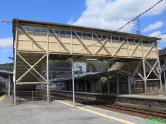 上松駅
跨線橋を眺めていて古レールを見つけました。