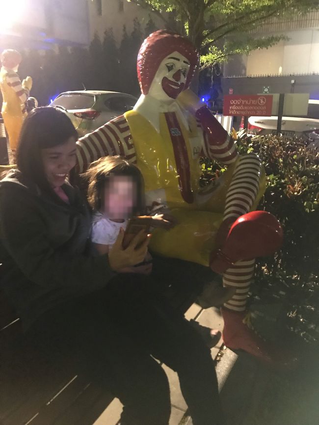 地元の人も優しい。こどもとパチパチ写真を撮っていました。