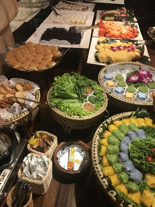 タイ料理、中華、洋食、ローストビーフなど色々な種類のブュッフェです。