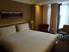 ●部屋＠ダブルツリー バイ ヒルトン イスタンブール

ホテルに戻りました。
現地にて、予定を変更して、1泊延泊にしたので、ルーチェンしました。

