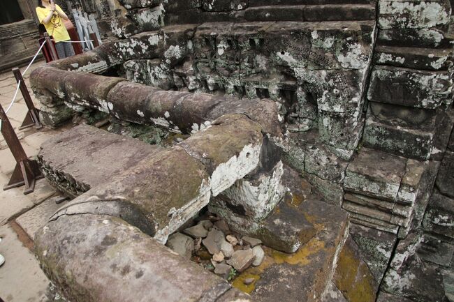 溝にも佛像があります。