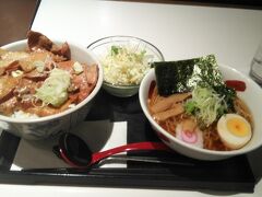 勝手知ったる松本駅…なので３日目の夕食は松本駅の駅ビルで食べました。

ラーメンは普通のラーメンですが、焼肉丼は美味しかったです。