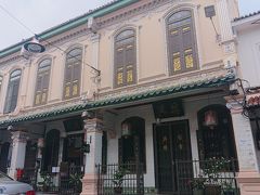 ▼ババ・ニョニャ博物館(The Baba Nyonya Heritage Museum)
中華系プラナカン邸宅を利用した博物館。
中国から移民してきた華僑の豪商チャン氏によって建てられた。
豪華絢爛な調度品や当時の生活習慣を伝える品々の展示。
1861年。
