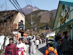 湯布院・湯之坪街道です

日本人より圧倒的にアジア系観光客が多いです