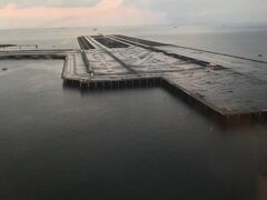 夕暮れの羽田空港に到着。