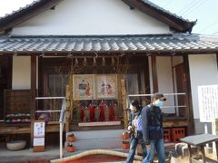 　浄瑠璃や浪曲の「壺阪霊験記」で有名な、お里沢市ゆかりの信楽寺