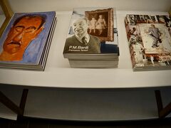 【Casa de vidro(ガラスの家)】

こんなところに、こんな家があるなんて....知りませんでしたわ........

