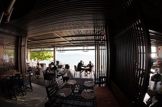 ビュッフェにも近くて、暑くないので、毎日（といっても3日間ですが）<br />座った席から見える景色