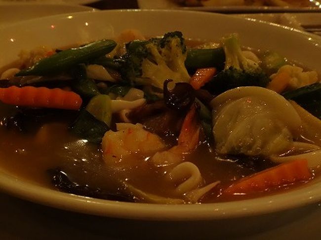 麺類のところにあって、なんだかわからないけど頼んだメニュー。<br />あんかけでした。野菜もいっぱい入っていて正解！<br /> <br />やはりどれもおいしい。1225B。まぁまぁのお値段ね。