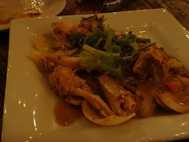 カニカレー。食べにくいけど、おいしい。