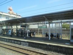 荒川沖駅
上りホームには電車を待つ人が多くいました。