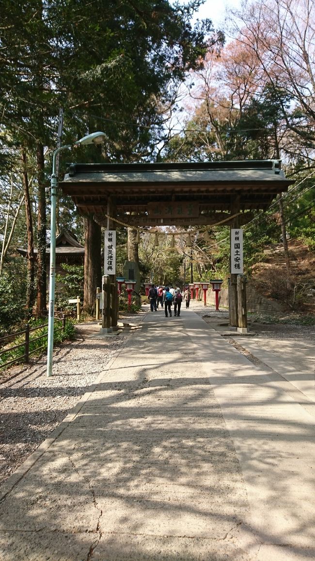 薬王院へはいります