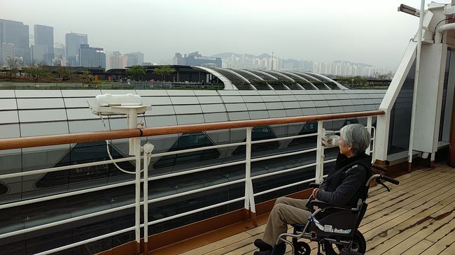 ターミナル屋上が公園になっている