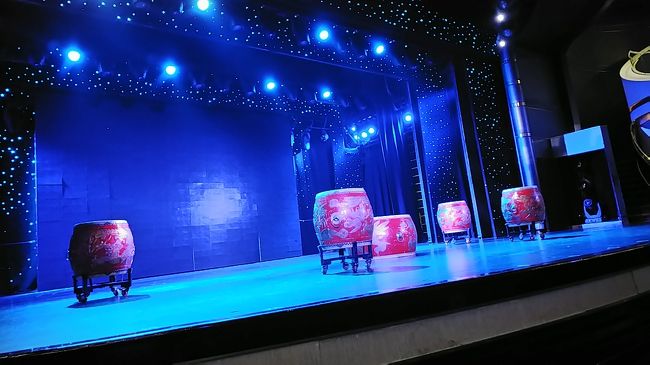 夜のショーは上海雑技団？