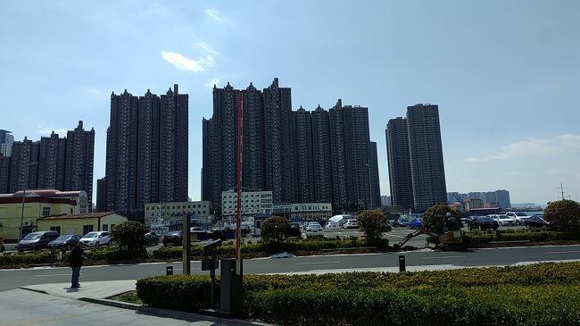 港近辺<br />超高層ビルが建ち並ぶ<br />土地はいくらでも有るのだから、こんなにひしめいて建てなくても