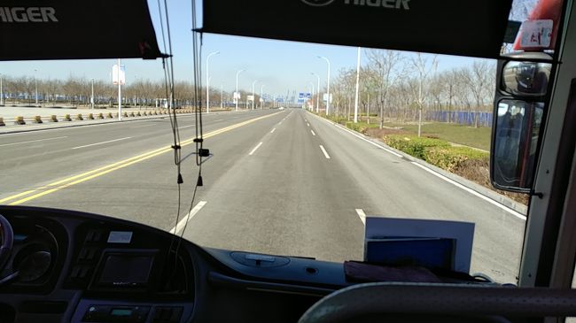 イオンモールに行くシャトルバスで<br />中国はクレジットカードが使えない・・ここも両替所が有るけど人は居ない<br />結局中国元を一元も持っていないので、イオンなら日本のクレジットカードが使えると思いお出掛け<br />無駄に広い道路を真っ直ぐに進みます