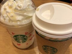 この写真はスタバのクリスマスのホワイトモカ的なものとフラペチーノです。

酒々井プレミアムアウトレットはこれまで行ったショッピングモール、アウトレットの類の中では1番良かったような気がします！！楽しくて半日かけてウロウロしまくってしまいました笑

私は色々欲しいものありましたがよくよく考えて最終的に友人の結婚式用のクラッチバッグ、DIESELでスニーカー、バナリパで50%オフのピアスを買いました。スニーカーはほぼ定価と変わらない感じでしたがどうしても気に入ったので…σ^_^;

DIESELも洋服は30%オフとかもたくさんありました！ワンピースで気に入ったものがありましたが安くなっててもまだ結構するので決心がつかずスニーカーのみお買い上げ。

個人的にはイッタラ・アラビアのような北欧食器が30%以上ディスカウントされて売っていたのがお得に感じました。次行く機会があれば食器を購入したい♪