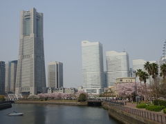 橋の上からよく見えました。その橋を渡ったところに巨大アパホテルが建設されてました。
