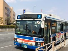 近くのバス停から臨港バスの鶴見駅西口行きに乗ります。
１２：１２発。ちょうど良い時間帯です。天気もいいです。
