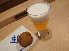 松山空港に戻り、じゃこカツをルービーで流し込み