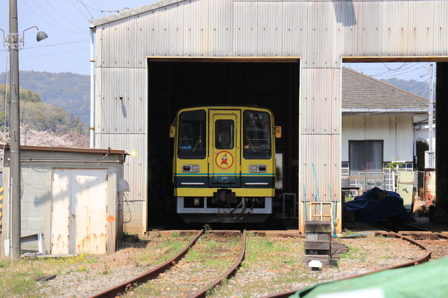 車庫には、3月いっぱいで終了したムーミン列車が静かに休んでました。まだ見れて良かったー♪