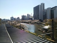 飯田橋からカナルカフェを眺める
いつもこの時期は満席
でも今日寒いと思います