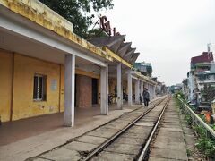 駅舎とプラットフォーム。