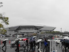 【2日目：午後】

雨模様のPanasonic吹田スタジアムに
到着しました。

ホームで年に1回しかない
ヴィッセル神戸との対戦です。