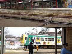 　富岡製糸場最寄りの上州富岡駅で降りる。

　後からこの駅に入ってきた行き合いの列車を見ると、「ぐんまちゃん」と、ここにも鉄道むすめですか。

（　´・д・）あ、後ろの方に黄色い何かが乗ってる。