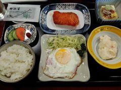 昨夜、夕食を頂いた １階のレストラン「龍泉」にて 朝ご飯。
こちらは、あらかじめ 宿泊プランに含まれているもので、今の時間帯は 一般の方の利用はできず、宿泊者専用の営業みたいです。

今日は この後、秘境駅めぐりが終わる夕方頃まで、食べ物にありつけそうにないので、ここでシッカリ食い溜め。
自販機で、道中の水分補給の為の飲み物も忘れずに購入。