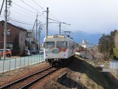 渚駅で見送る。
渚駅は1面1線、改札口や事務室などの駅施設はない。ホームに小さな待合室があるのみ。