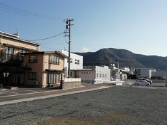 只野旅館をチェックアウト。

大船渡駅のＢＲＴには少し時間に余裕が有るので、少し周りを見てみましょう。
【追記】2020年春、徒歩１～２分の所にＢＲＴ地ノ森駅が出来ました。

旅館の隣は更地です。