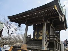 女体山の神社。