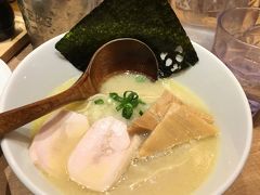 名古屋駅構内の驛麺通りのなご家さんのコーチンパイタン麺。名古屋駅到着次第コインロッカーに荷物をいれ、まず、駅構内の名古屋驛麺通りへ直行。まだ、お昼ではないけど、まず、ラーメンで腹ごしらえ。