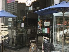 昨日通って気になっていた「D'oro Gelato e Caffe」でジェラートをいただきます。