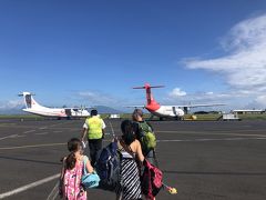 パペーテ VT492 9:20→ボラボラ10:40 (経由便)のフライト！！座席は自由席なので放送がされたら直ぐに並んで左の良い席を取った方がと口コミにあったけど…ファミリーは優先でほぼ先頭に入れて頂きました！！
