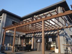 ６：３０　宿は今回と同じ「BookTeaBed IZUOSHIMA」

元町にある最近できたリノベ宿。通称ＢＢ。
昨日ダメ元で「ふれあい民宿 椿山」へ電話したらやっぱ満室で。

