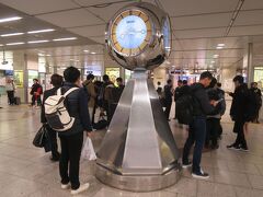 新幹線の改札を出ると名古屋駅の待ち合わせスポットの銀の時計（セイコー製）でもA氏が指定した待ち合わせ場所はここでありませんでした。

