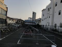 大塩平八郎ゆかりの書院、の建物の跡のトイメンに守口宿本陣の跡があります。

今は自転車置き場に。看板があるのでそうであることを知流ことができますが、一筆が広い土地があったからこのような自転車置き場が取れたのでしょう。