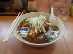 大肉麺。
ビール飲みたかったけど、自転車運転してるから、飲みませんでした。
飲酒運転になっちゃうからね。