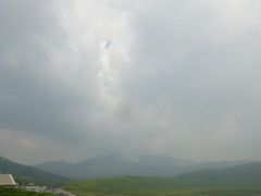 阿蘇山

かなり曇っている
雲行きなのか、火山灰なのか・・・
この後火口見学のつもりだけど、大丈夫かな