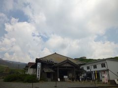 阿蘇山ロープウェイ駅の横に神社