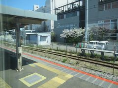 鎌倉駅。
駅構内にも桜が咲いていました。
