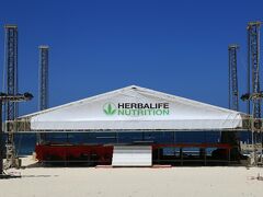 夜はビーチで宴会(笑)
夜間は規制線が張られていてビーチを突っ切れなくて不便でした。