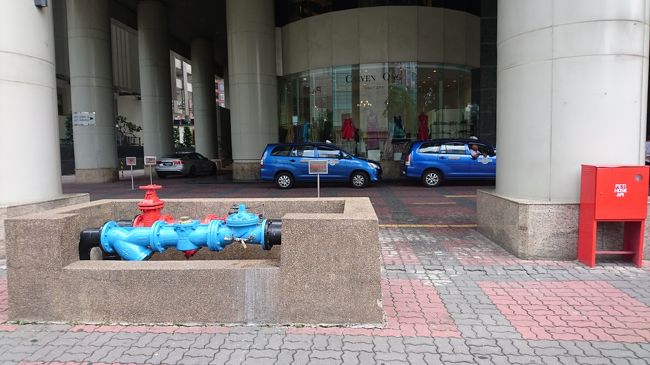 休んでいたのでお腹も空いていないし、<br />このまま寝続けていたかったのですが、<br />探検したいところがあったので出掛けました。<br />