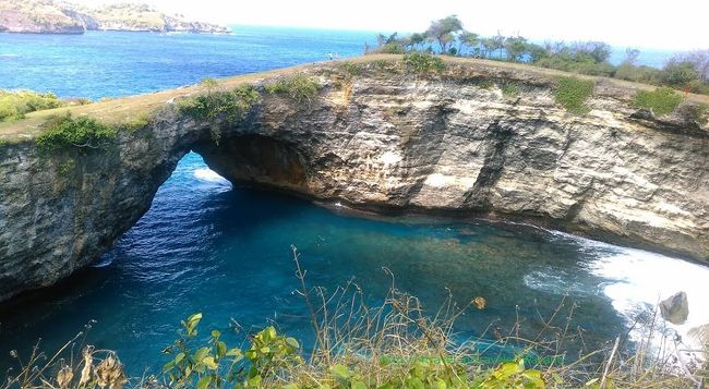 クリンキンからバイクで30分<br />ブロークンビーチ<br /><br />慣れない人は<br />絶景めぐり＆シュノーケリングのツアーに<br />参加するのが一番手っ取り早いです。<br />※結局、プニダにもラフティングに行かず、サヌールで街スパ＆とことんローカルワルン開拓にしました。<br />