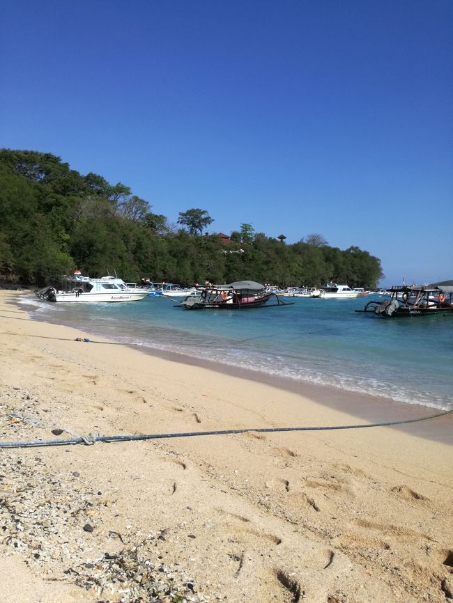 パダンバイのメインビーチ<br />ダイバーのみならず、ぷかぷか安全シュノーケラ(笑)も<br />ここからジュクン（小船）で出発します。<br /><br />ギリ行きの高速船を11：00発にすれば　<br />シュノーケリング（８時から10時まで）してから<br />ギリへ行けるかもしれないので確認します。<br />ちょっと忙しいかな・・・