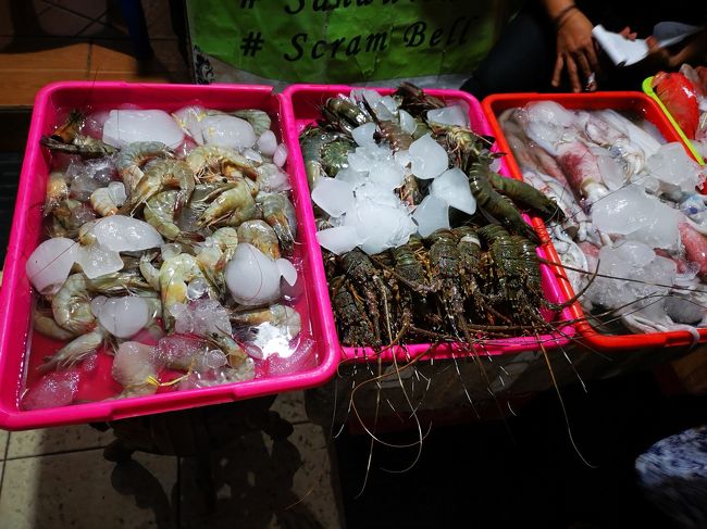 夕食はお決まり　定番　ランガナーーン<br />イカンバカールのWarung Ibu Jero<br />https://goo.gl/maps/2Cf2intvzTF2<br /><br />カパン　だたーーーん？Kapan dataaaaaan?<br />（いつ来たーーー？）　<br />女将さんの底抜け明るい声が聞こえてくるようですよ。